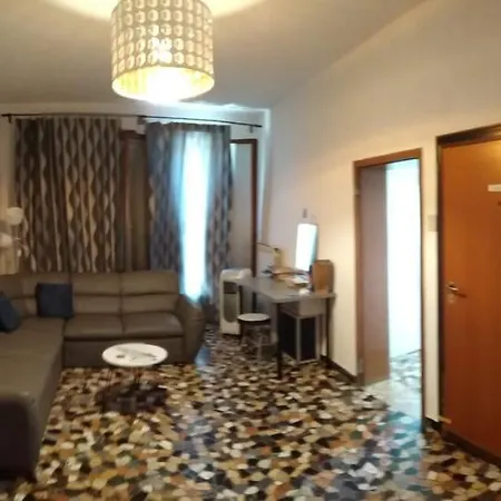 5' To San Marco Square Мини-отель *